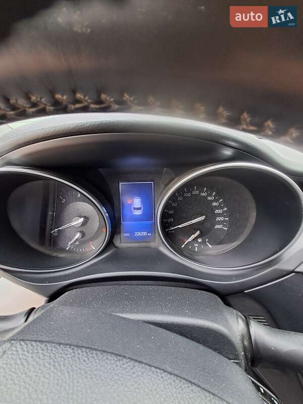 Универсал Toyota Avensis 2015 в Ровно