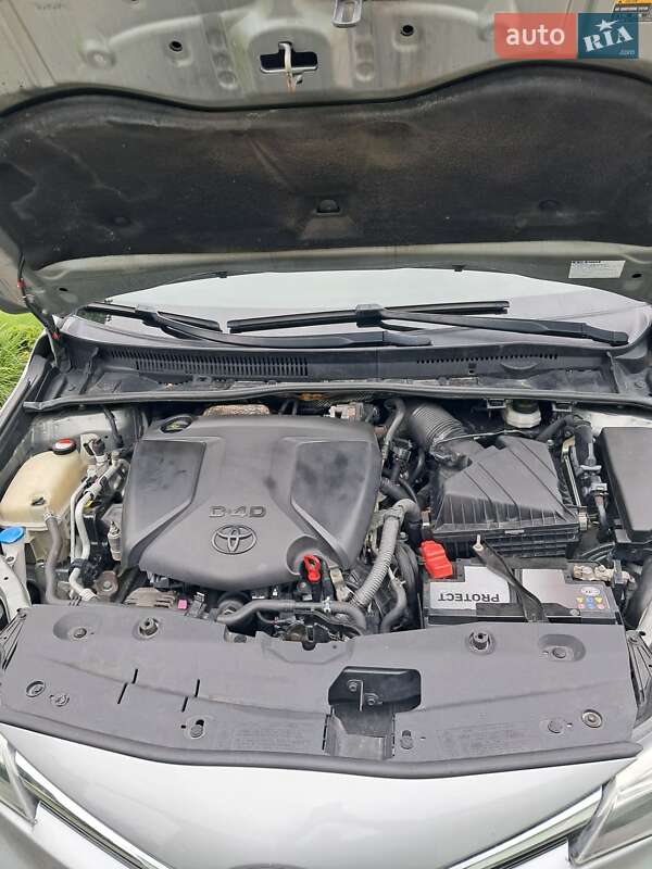 Универсал Toyota Avensis 2015 в Ровно