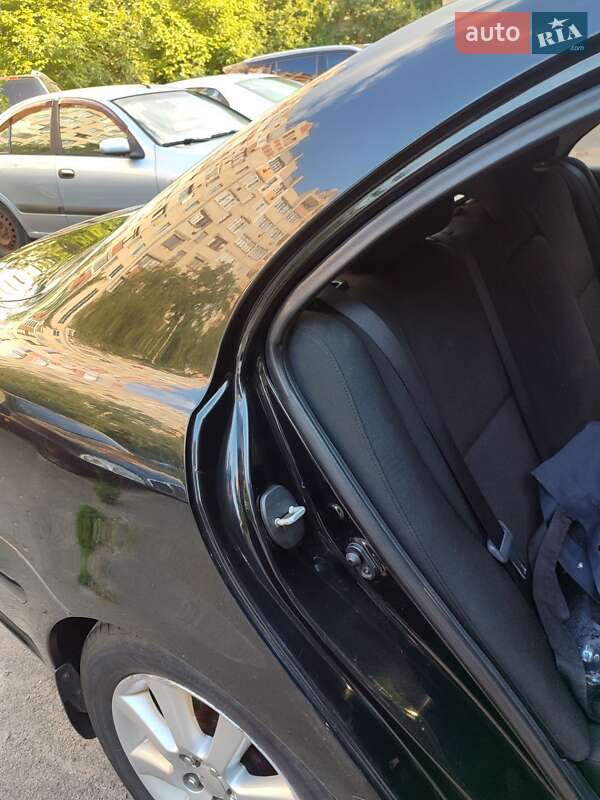 Седан Toyota Avensis 2007 в Киеве