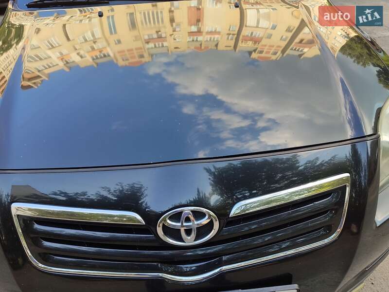Седан Toyota Avensis 2007 в Киеве