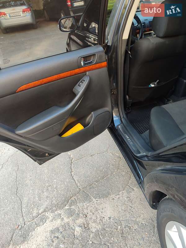 Седан Toyota Avensis 2007 в Киеве