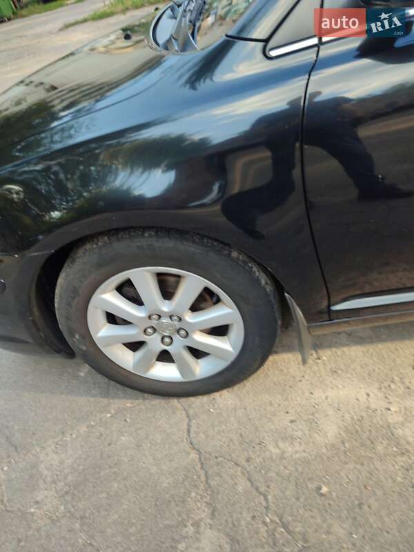 Седан Toyota Avensis 2007 в Киеве