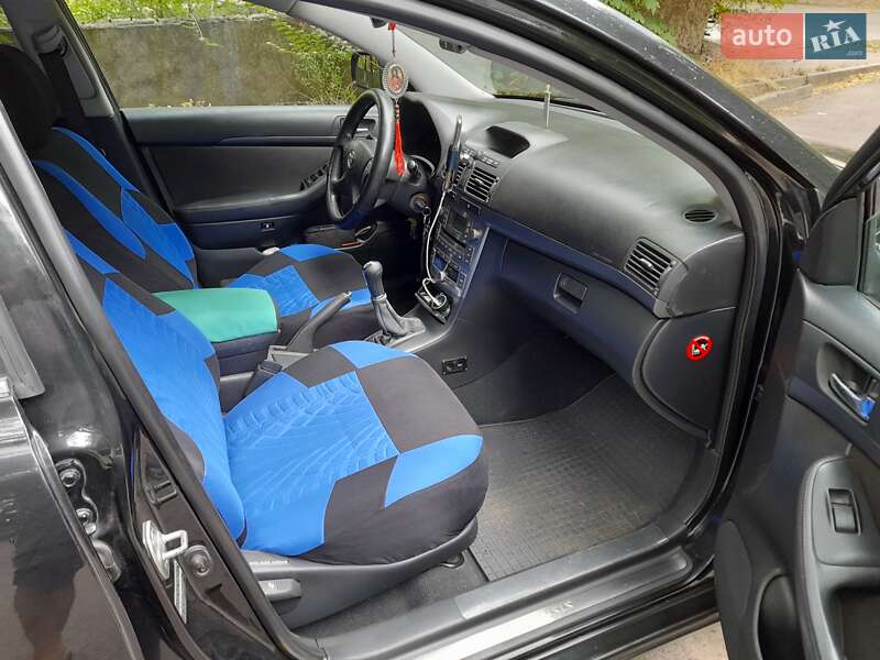 Седан Toyota Avensis 2003 в Запоріжжі