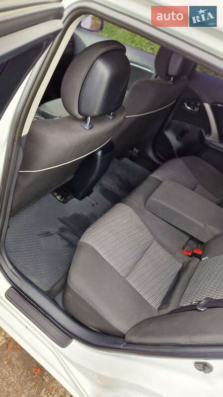 Универсал Toyota Avensis 2013 в Тернополе