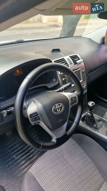 Универсал Toyota Avensis 2013 в Тернополе