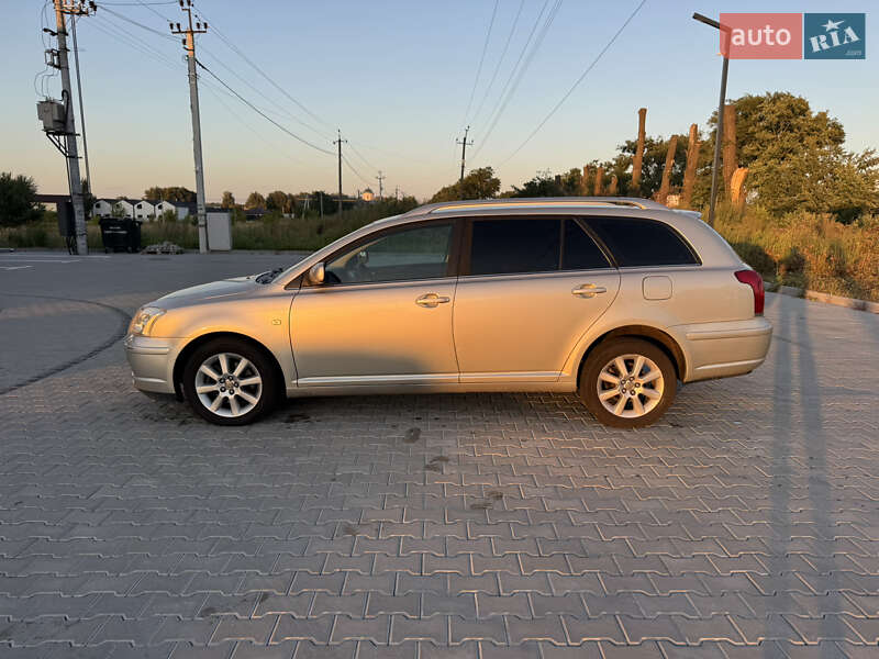 Універсал Toyota Avensis 2004 в Святопетрівське