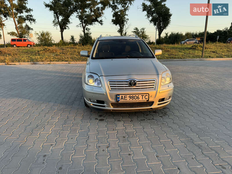Універсал Toyota Avensis 2004 в Святопетрівське