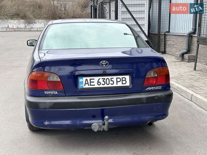 Седан Toyota Avensis 1997 в Запорожье