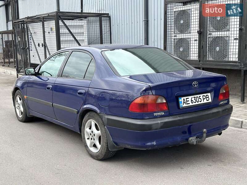Седан Toyota Avensis 1997 в Запорожье