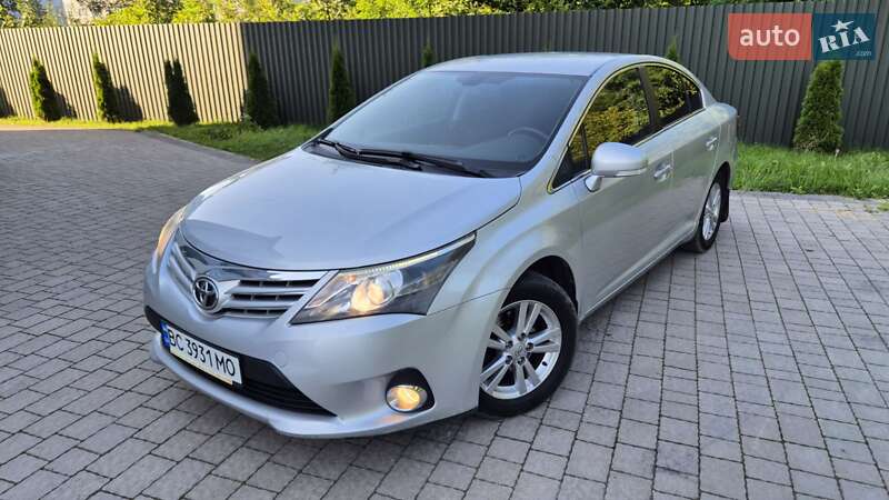 Toyota Avensis 2012