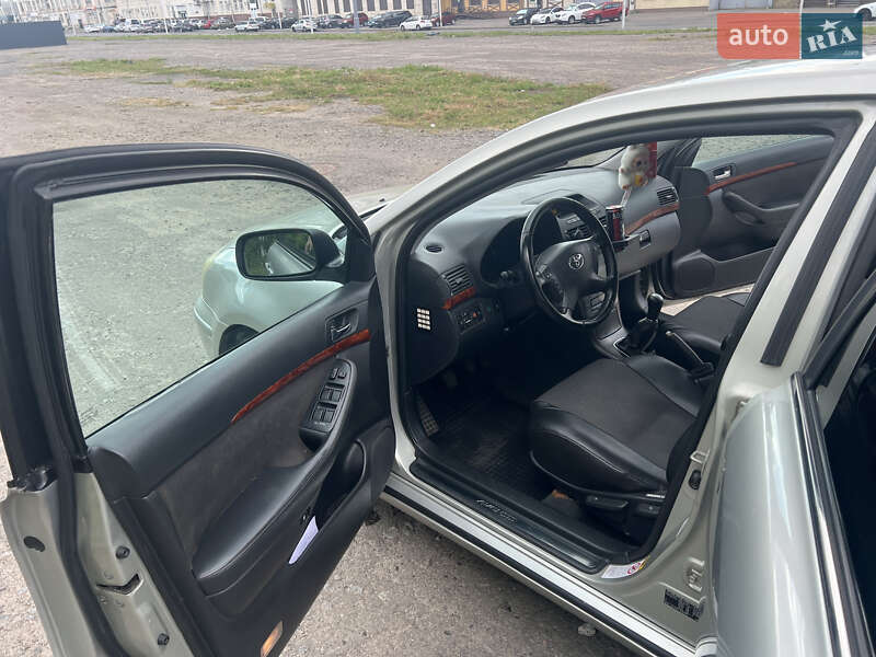 Седан Toyota Avensis 2003 в Харкові