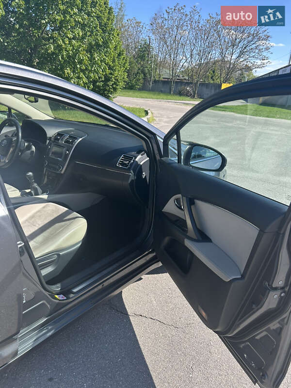 Універсал Toyota Avensis 2014 в Олександрії