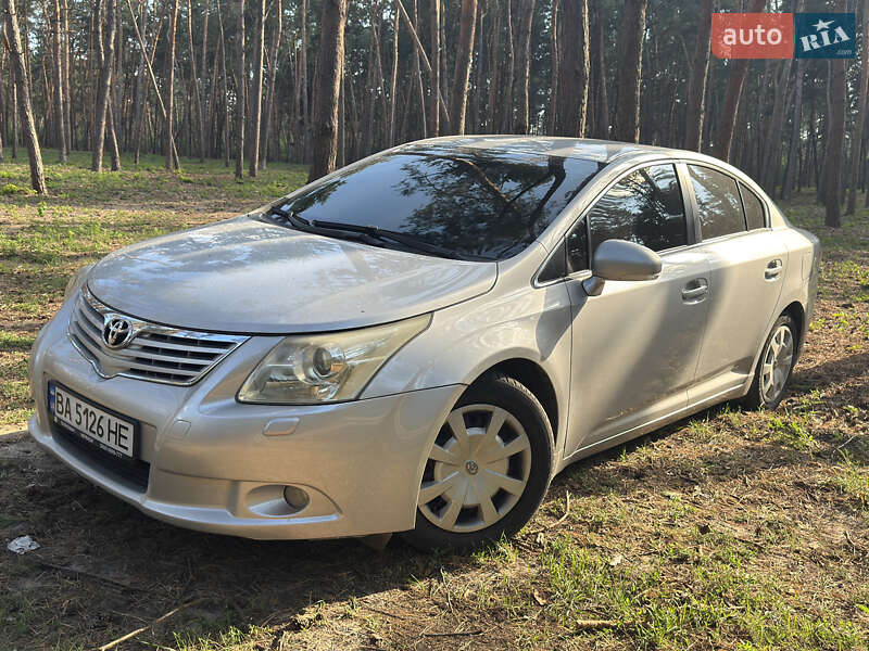 Седан Toyota Avensis 2010 в Кропивницком