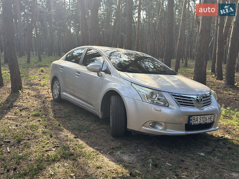 Седан Toyota Avensis 2010 в Кропивницком