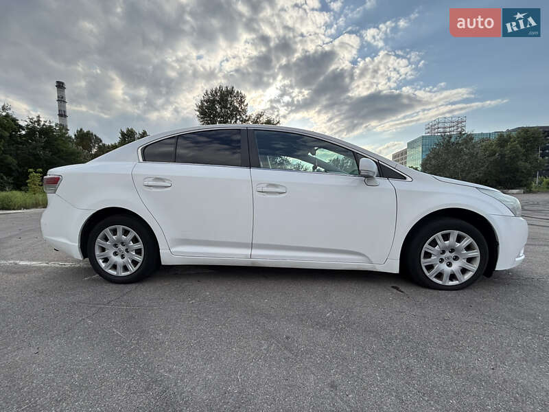 Седан Toyota Avensis 2010 в Києві