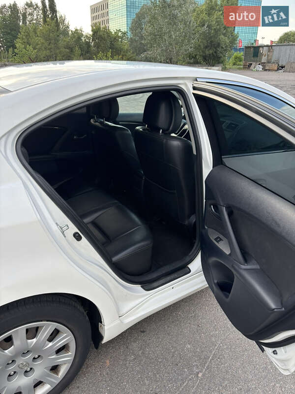 Седан Toyota Avensis 2010 в Києві