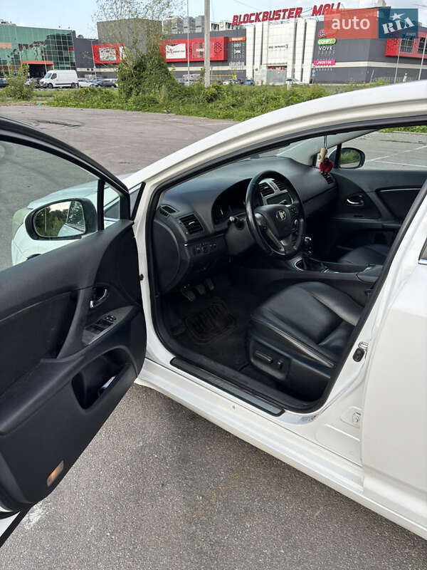 Седан Toyota Avensis 2010 в Києві