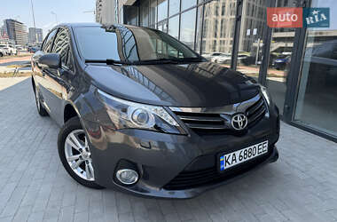 Седан Toyota Avensis 2013 в Киеве