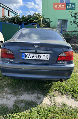 Седан Toyota Avensis 1999 в Киеве