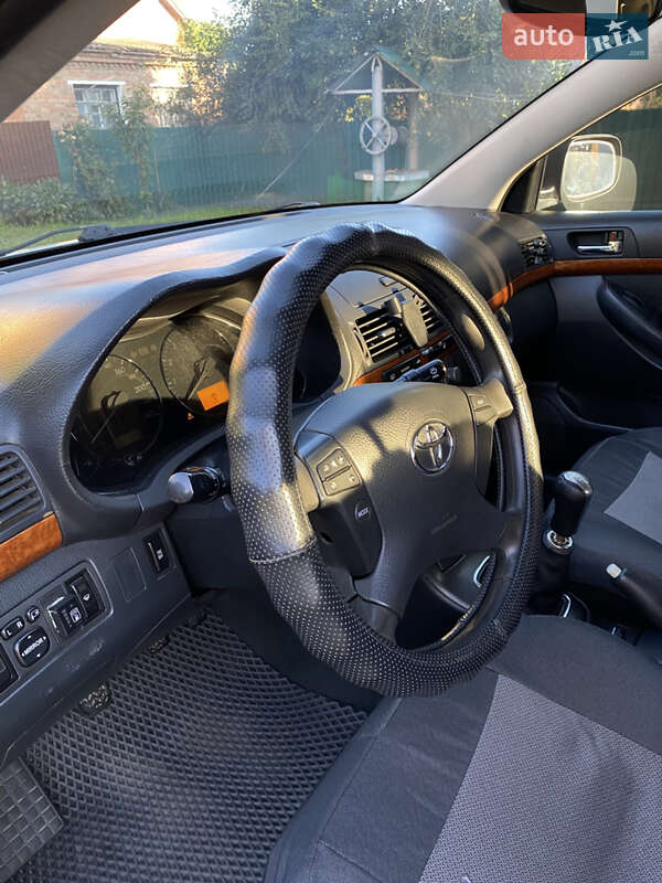 Седан Toyota Avensis 2007 в Виннице