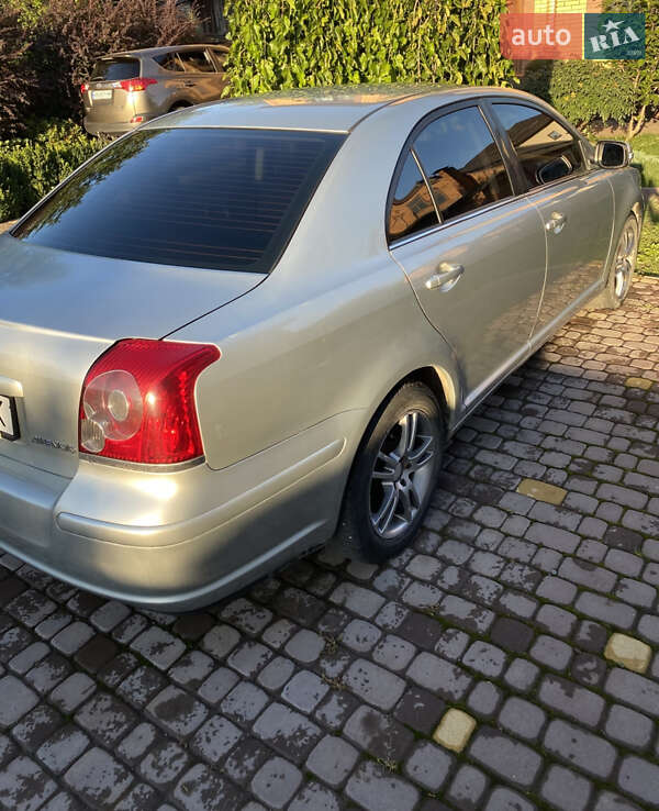 Седан Toyota Avensis 2007 в Виннице