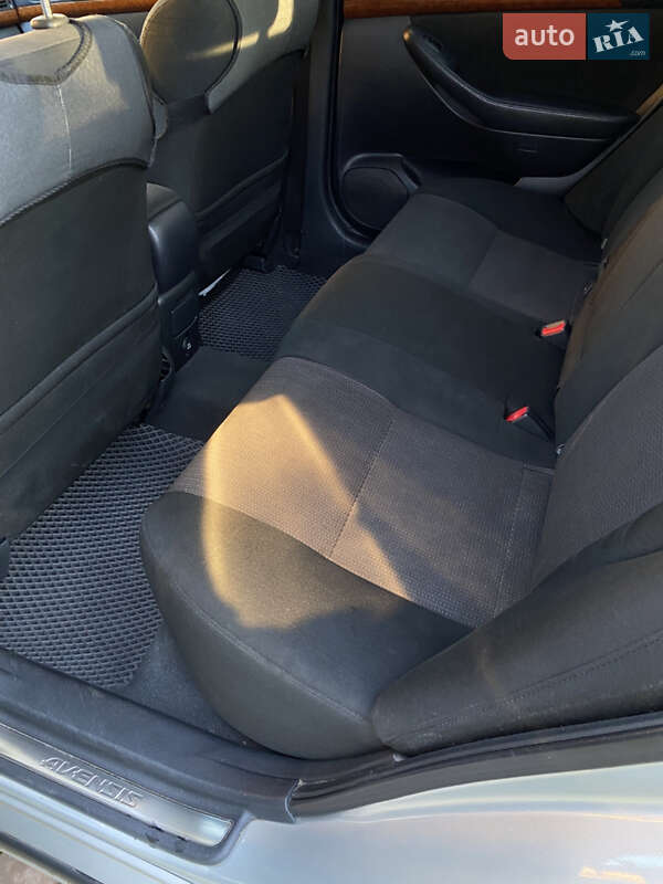 Седан Toyota Avensis 2007 в Виннице