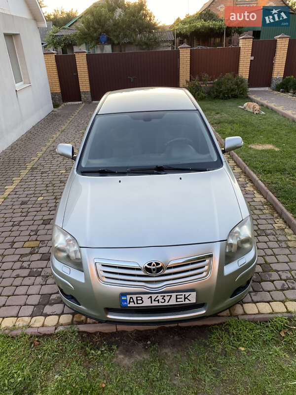 Седан Toyota Avensis 2007 в Виннице