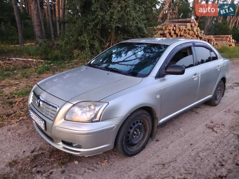Седан Toyota Avensis 2003 в Александровке
