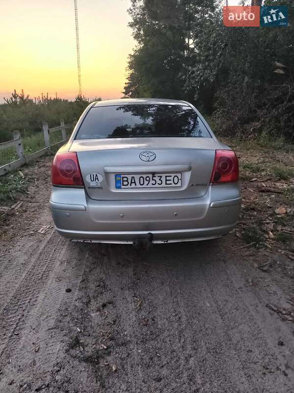 Седан Toyota Avensis 2003 в Александровке