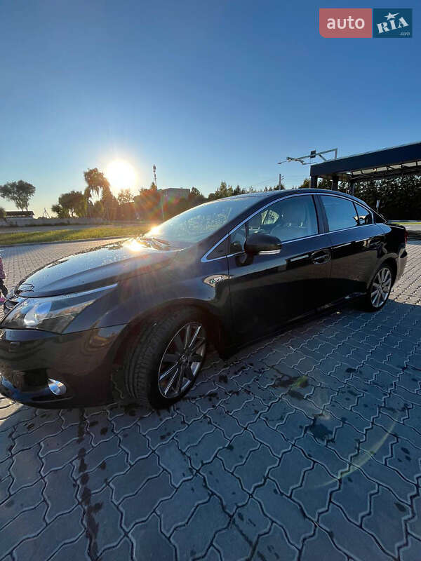 Седан Toyota Avensis 2011 в Миколаєві
