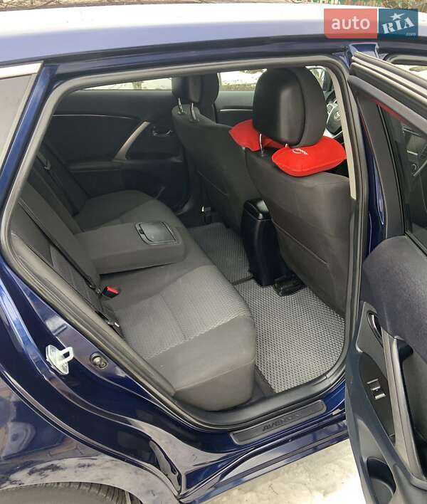 Универсал Toyota Avensis 2012 в Корсуне-Шевченковском