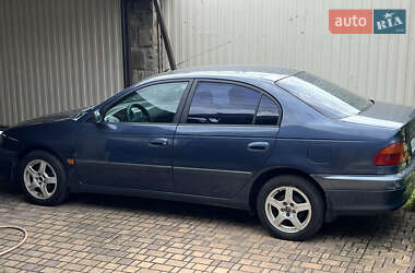Седан Toyota Avensis 1999 в Києві