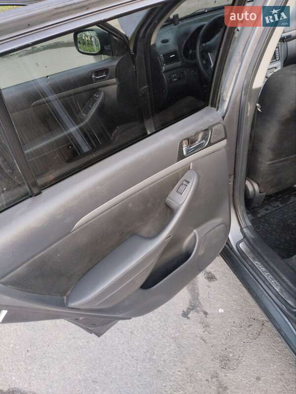 Универсал Toyota Avensis 2008 в Бродецком