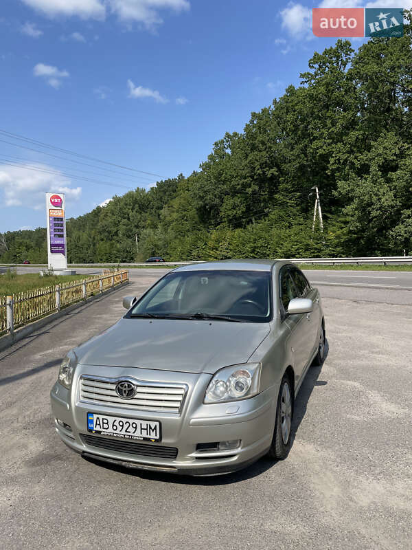 Седан Toyota Avensis 2003 в Виннице
