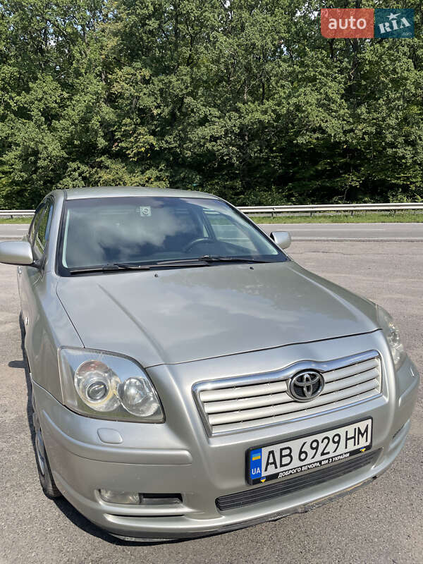 Седан Toyota Avensis 2003 в Виннице