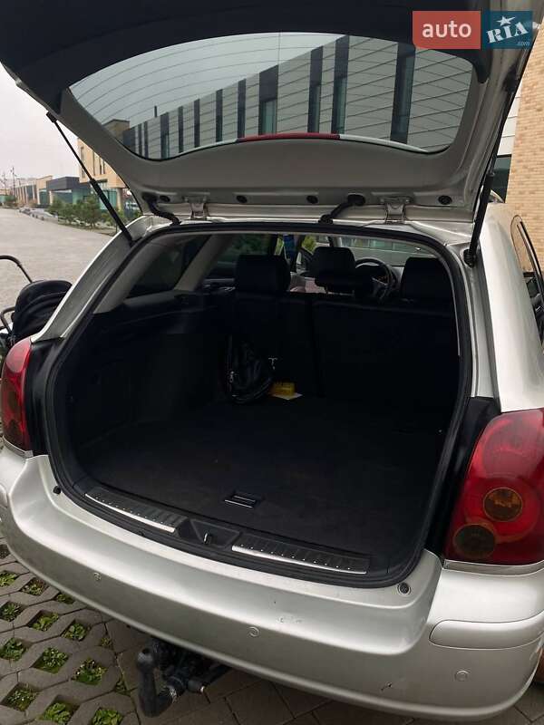 Универсал Toyota Avensis 2004 в Хмельницком