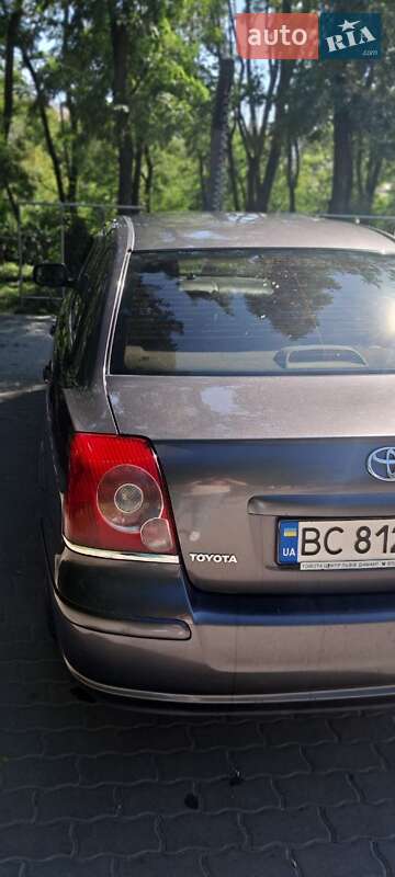 Седан Toyota Avensis 2007 в Хоросткові