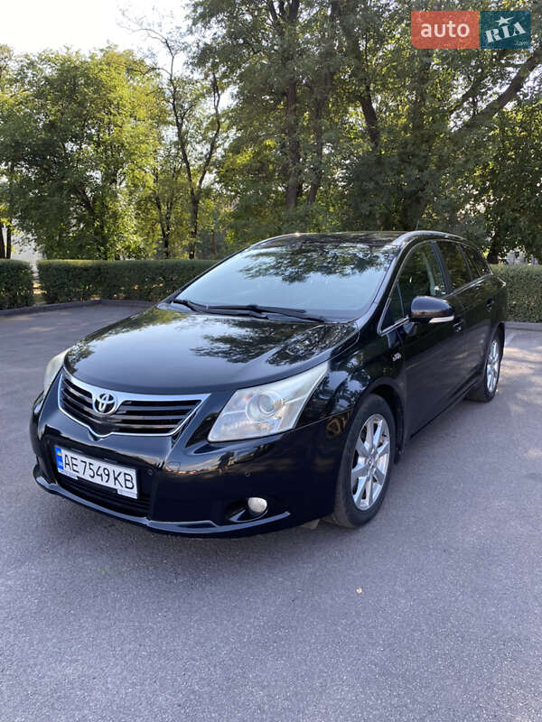 Универсал Toyota Avensis 2010 в Каменском