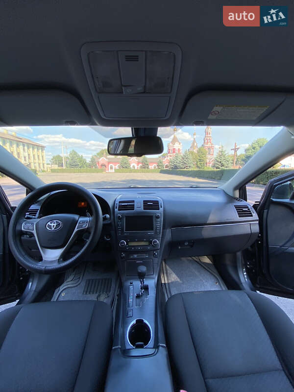 Универсал Toyota Avensis 2010 в Каменском