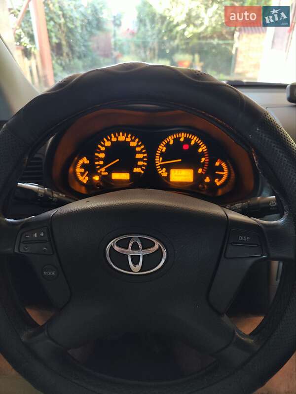 Седан Toyota Avensis 2007 в Краматорске