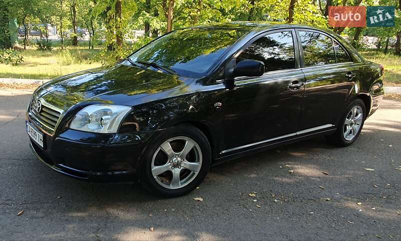 Седан Toyota Avensis 2004 в Черкассах