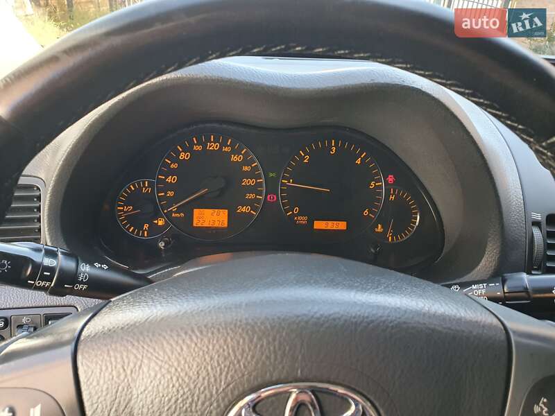 Седан Toyota Avensis 2004 в Черкассах