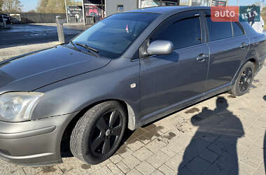 Лифтбек Toyota Avensis 2003 в Львове
