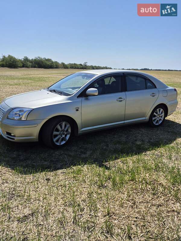 Лифтбек Toyota Avensis 2003 в Выгоде