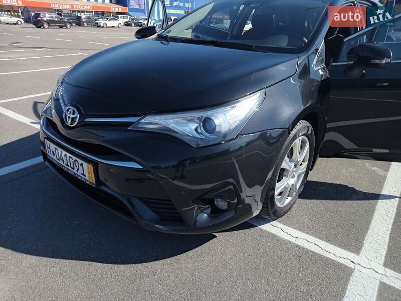 Toyota Avensis 2015