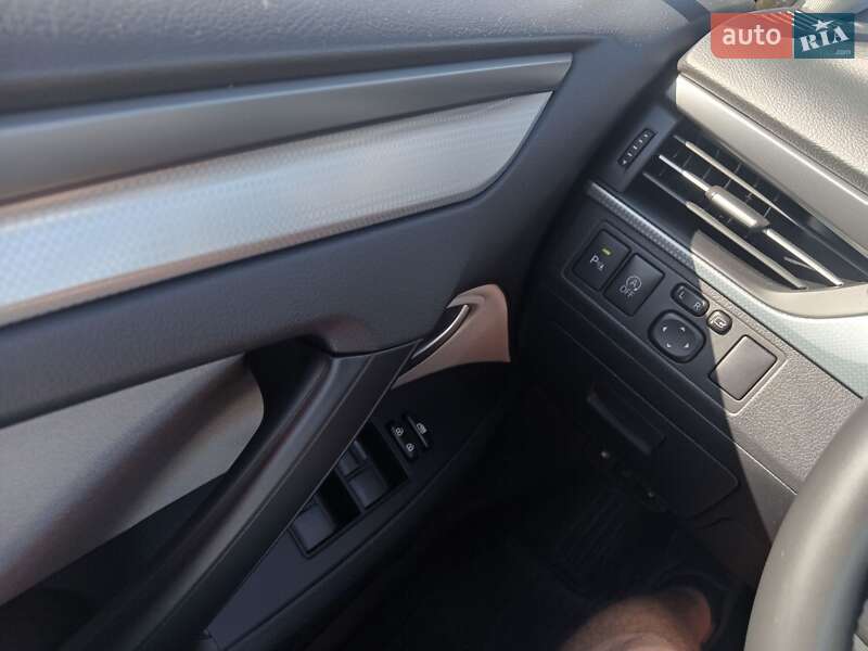 Універсал Toyota Avensis 2015 в Кам'янець-Подільському