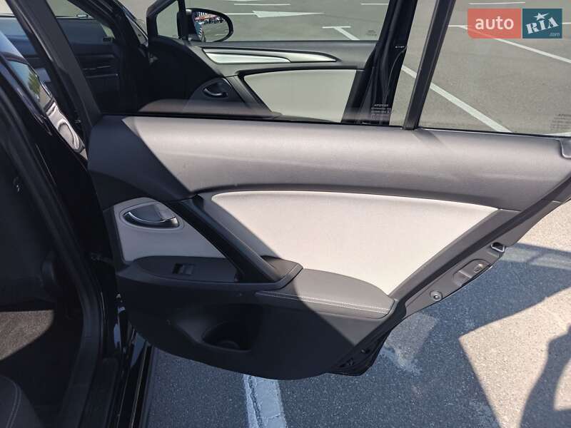 Універсал Toyota Avensis 2015 в Кам'янець-Подільському