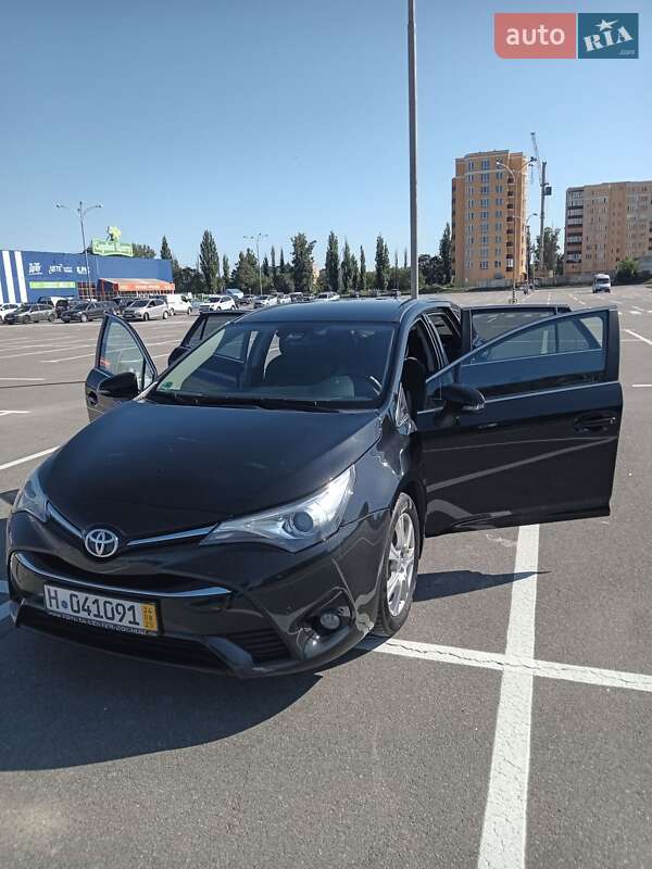 Універсал Toyota Avensis 2015 в Кам'янець-Подільському