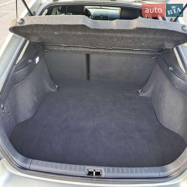 Лифтбек Toyota Avensis 2006 в Киеве