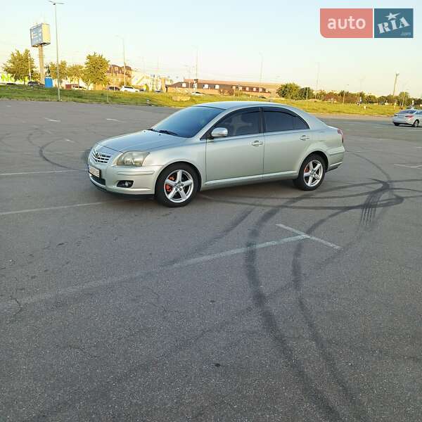 Лифтбек Toyota Avensis 2006 в Киеве
